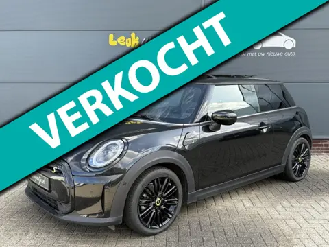 MINI Electric Classic 33 kWh *pano *camera *leder *stoelverw