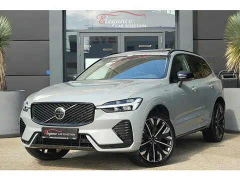 Volvo XC60 2.0 T8 Plug-in hybrid AWD Ultra Dark | Luchtvering | Pano | Trekhaak | Volvo XC60 2.0 T8 