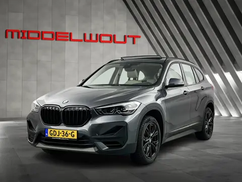 BMW X1 sDrive18i High Exe. Shadow-Line Pano-dak/Leder/18'LMV/Navi+ Keyless Start