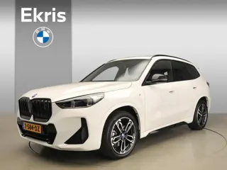 BMW iX1 xDrive30  M-Sportpakket | LED | Leder | Navigatie | Schuifdak | Sportstoelen | DAB | Harman-
