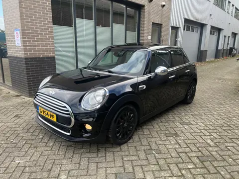 Mini 5-Deurs 1.5 Cooper Chili Serious Business! Pano! Leder!