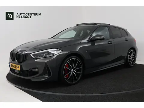 BMW 1-serie 120i Executive (PANORAMADAK, STOELVERWARMING, CAMERA, DEALER ONDERHOUDEN)