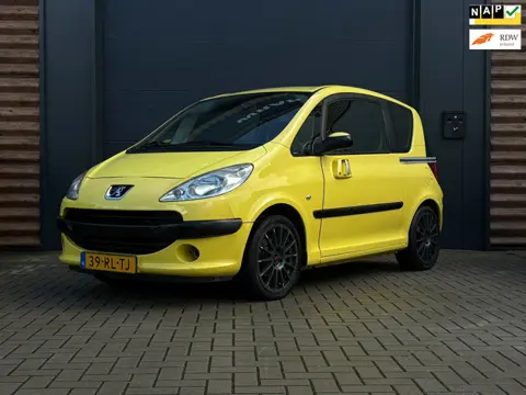 Peugeot 1007 1.4 Urban nederlands geleverd. hoge instap