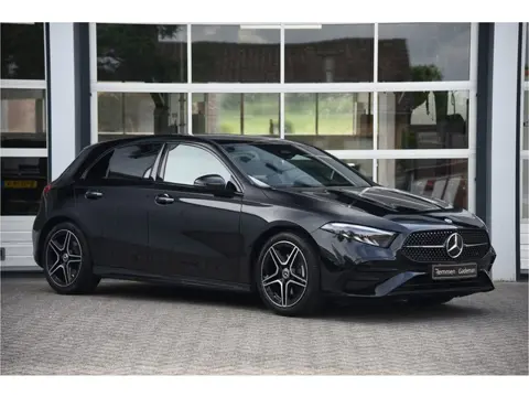 Mercedes-Benz A-Klasse 180 AMG Line (bj 2023, automaat)