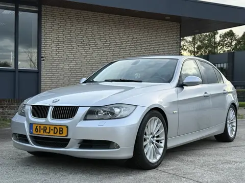 BMW 3-serie 330i Dynamic Exec. NIEUWE APK/ OLIE/ OLIEFILTER