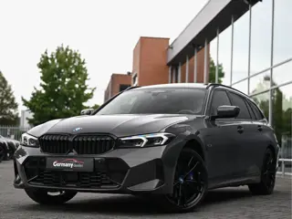 BMW 3 Serie Touring 330e xDrive 292pk M-Sport+Pro Schaalstoelen Dravit Pano Trekhaak 19-inch