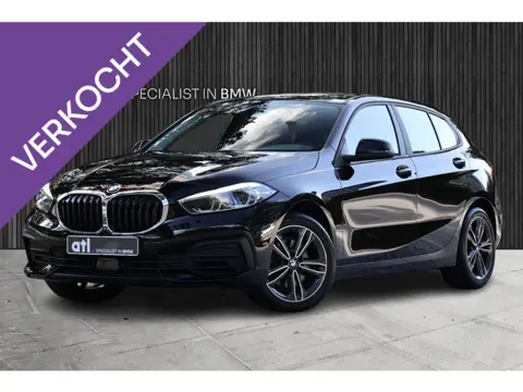 BMW 1-serie 116i Aut | Carplay | LED | Navi | Stuurwielverwarming | Stoelverwarming | Sportstoelen |