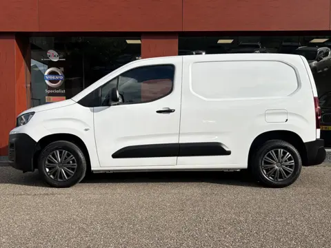 Peugeot Partner 1.5 BlueHDi 100 S&S L1 | 7.200km! | AIRCO | CRUISE | TREKHAAK | NIEUWSTAAT!