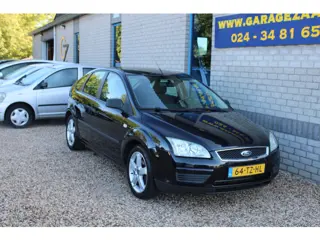 Ford Focus 1.4-16V 5DRS Ambiente Airco Trekh. 17" lm velgen weinig km