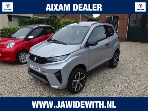 Aixam Crossover Premium brommobiel Achteruitrijcamera, Centrale deurvergrendeling, Elektrische ramen
