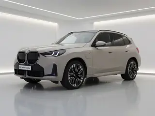 BMW X3 30e xDrive M-Sport Pro | 21" | Panorama | Trekhaak | Individual Leder | Pro Pack | Comfort Pa