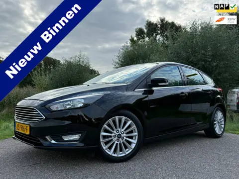 Ford Focus 1.0 Titanium Edition | Navi | Nieuwe Distributieriem! | Clima | Trekhaak | 17" Velgen | P