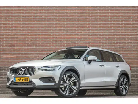 Volvo V60 Cross Country B5 AWD Pro, Origineel NL, Nappaleder, Stoelkoeling, Trekhaak, Panoramadak, M
