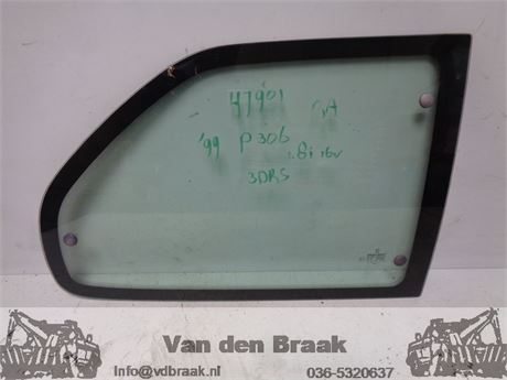 Peugeot 306 3 drs 1993-2001 Zijruit rechts achter