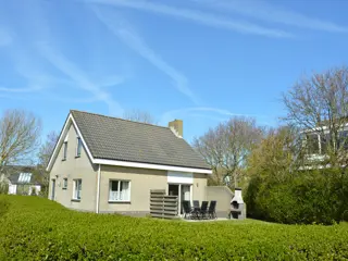 Groot vakantiehuis dichtbij dorp strand en duinen