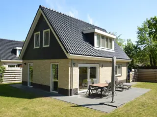 Modern luxe vakantiehuis met riante tuin gelegen in het bos
