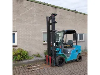 Mitsubishi FD25N Diesel Heftruck
