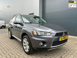 Mitsubishi Outlander 2.0i Intro Edition AUT CLIMA NAVI PDC