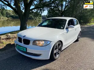 BMW 1-serie 116i 3 DEURS TREKHAAK AFNEEMBAAR