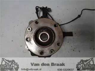 Dacia Duster 1.6 16V 2010-2018 Fusee links voor