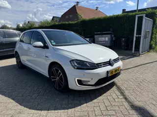 Foto 16 van Volkswagen Golf 1.4 TSI GTE B (bj 2015, automaat)