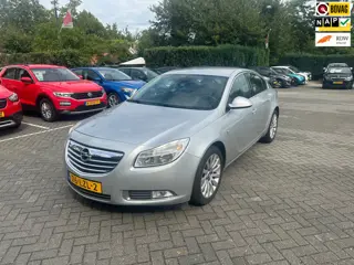 Opel Insignia 1.8 Business , navigatie , pdc voor en achter