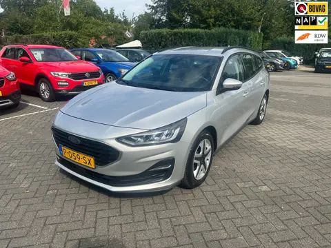 Ford Focus Wagon 1.0 EcoBoost Hybrid Connected , navigatie , pdc voor en achter , trekhaak