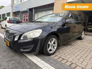 VOLVO V60 1.6 D2 Kinetic AUTOMAAT CLIMA NAVI HANDEL PRIJS 