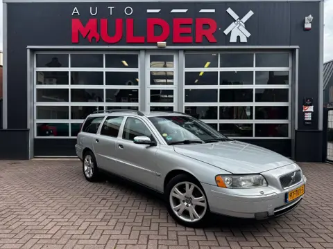 VOLVO V70  2.4 140PK / TREKHAAK / AIRCO / CRUISE / STOELVERW. / APK NIEUW! / RIJKLAAR! 