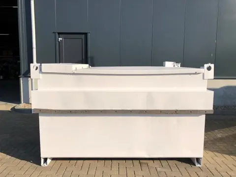 Tolsma Kiwa IBC 3000 liter dieseltank met keuring !