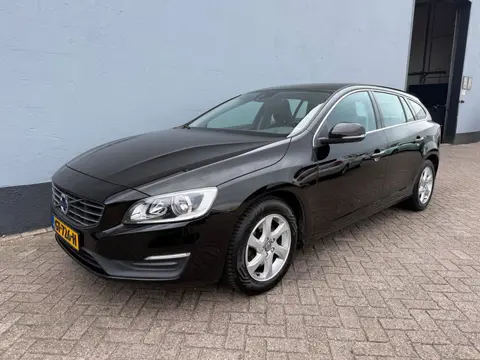 Volvo V60 1.5 T3 Momentum - Dealer Onderhouden