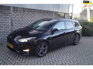 Ford Focus Wagon 1.5 ST-Line Sportst Navi Camera Clima Cruise Inparkeer Hulp Xenon Apple Carplay x P