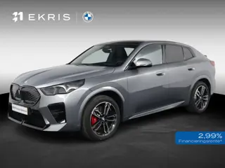 BMW iX2 eDrive20 67 kWh M Sport Edition | SOH 100% | M Sport Pro | Trekhaak | Head-Up Display | Pano