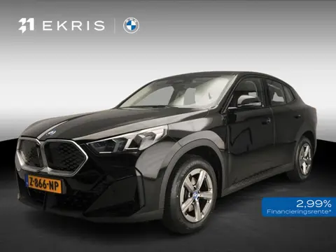 BMW iX2 eDrive20 | LED | Navigatie | Panoramadak | Sportstoelen | Shadow line | DAB | Alu 17 inch