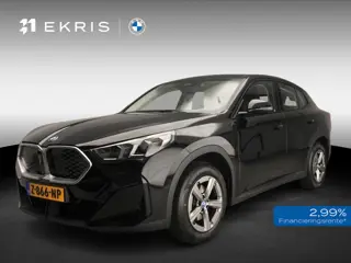 BMW iX2 eDrive20 | LED | Navigatie | Panoramadak | Sportstoelen | Shadow line | DAB | Alu 17 inch
