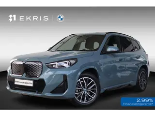 BMW iX1 eDrive20 67 kWh | M Sport | Driving Assistant Plus | Trekhaak | Premium Pack | Panoramadak