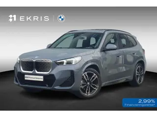 BMW iX1 eDrive20 | M Sportpakket | Panoramadak | Harman-Kardon | Driving Assistant Plus | Trekhaak
