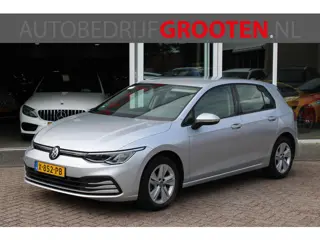 Volkswagen Golf 1.0 eTSI Life Business (bj 2024, automaat)