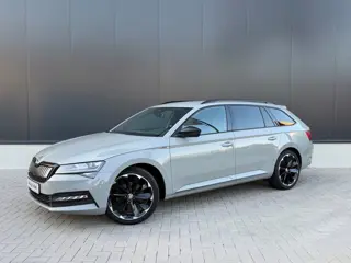 Škoda Superb Combi 1.4 TSI iV Sportline - Navi - Memory Sportstoelen - Camera - Stoel-stuurverwarmin