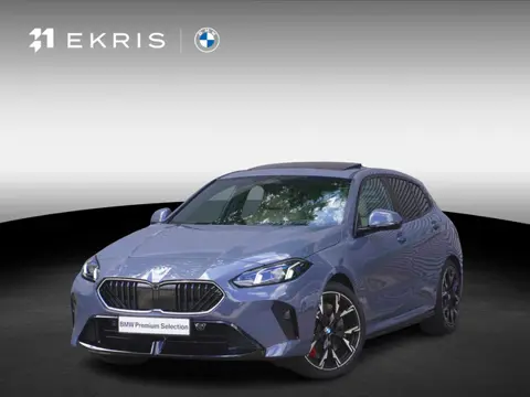 BMW 1 Serie 120 | M Sportpakket Pro | 19 inch LM M Y-spaak | Glazen panoramadak | Extra getint glas 