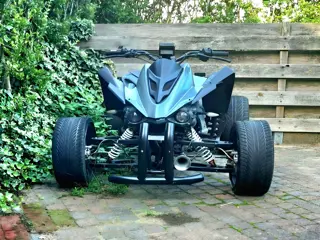 Quad met autokenteken