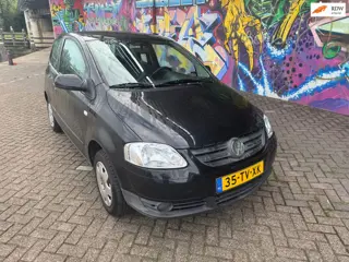 Volkswagen Fox 1.2 Trendline met 180.000 km nap. Stuurbekrachtiging stereo boeken aanwezig rijd perf