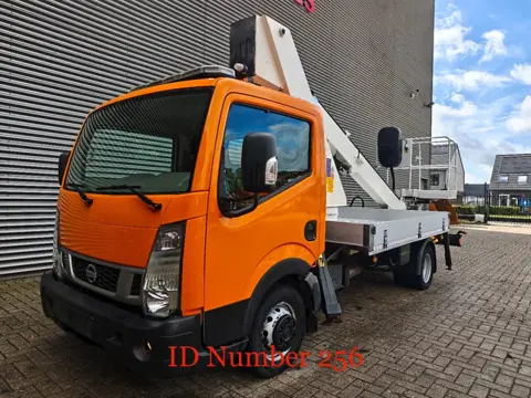 Nissan Cabstar 35.12 NT400 Movex TLR 18 (bj 2015)