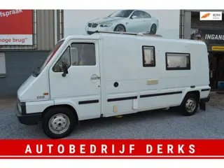 Renault T35D KAMPEERAUTO Stuurbekrachtiging Trekhaak Zonnepaneel Dakraam 2 Jaar APK