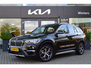 BMW X1 sDrive20i Orange Edition II | Schuif-/ Kanteldak | Stoelverwarming | Leder | Head-up Display 