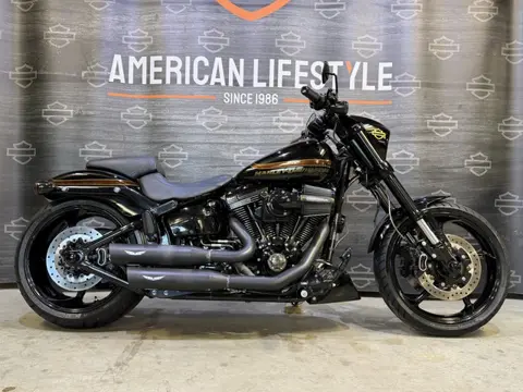 Harley-Davidson Cruiser Breakout CVO Pro street - FXSE