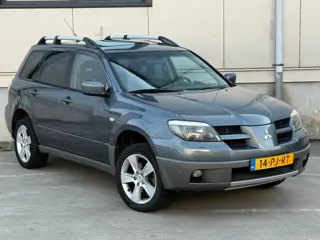 Mitsubishi Outlander 2.0 Sport 4WD Warrior / APK / AIRCO / Inruil Mog.