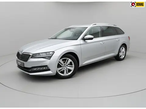 Skoda Superb Combi 1.4 TSI iV Style * AUTOMAAT * Trekhaak * Navigatiesysteem * Elektr. Kofferklep *