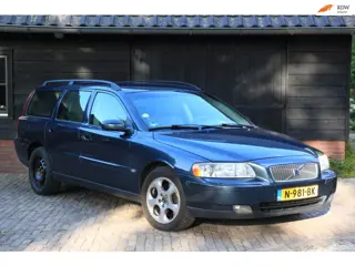 Volvo V70 2.5 T Automaat Momentum Parkeersensor/Stoelverwarming/Half-Leer/Apk 09-2027