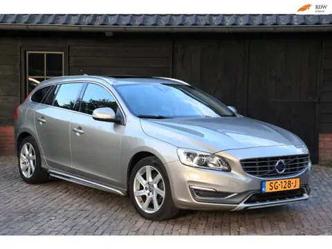 Volvo V60 1.6 T4 Summum Elek-Dak/Xenon/Camera/Leer/Parkeersensor v,a/Stoelverwarming